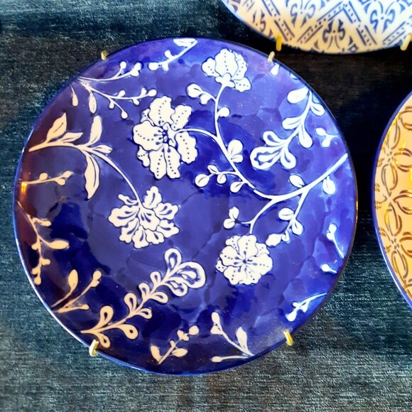 Set of 3 Vagabond Vintage Porcelain Blue/White Plates with Hangers, 8" - Picture 7 of 8